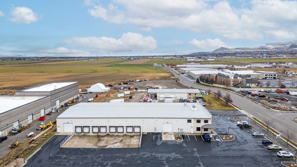 More Photos Of 3775 N 200 W, Hyde Park Service For Lease