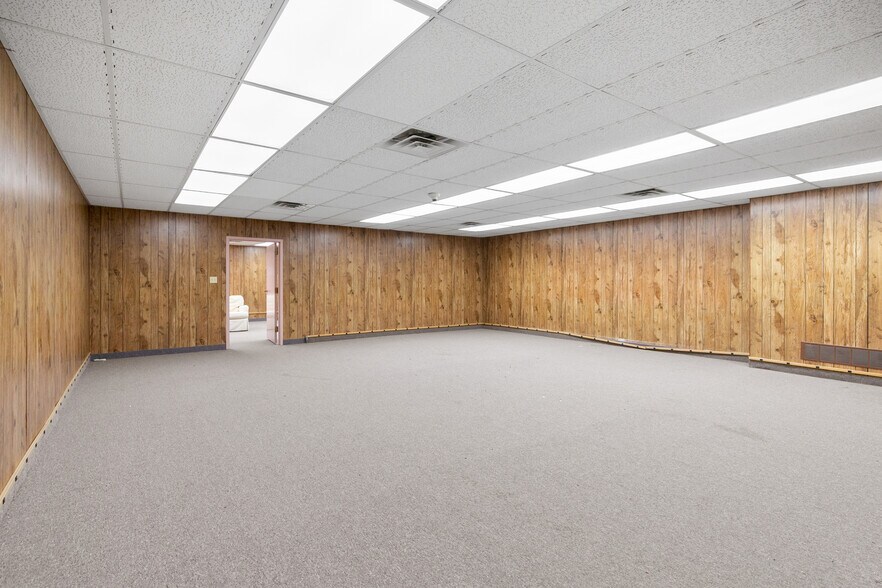 More Photos Of 976 W Minnehaha Ave, Saint Paul Warehouse For Sale