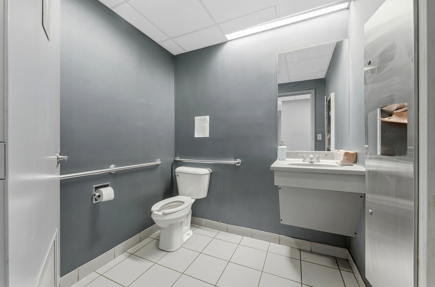 More Photos Of 1229 Country Club Rd, Fairmont Auto Dealership For Sale