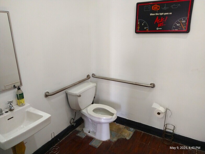 More Photos Of 715 W Waters Ave, Tampa General Retail For Sale