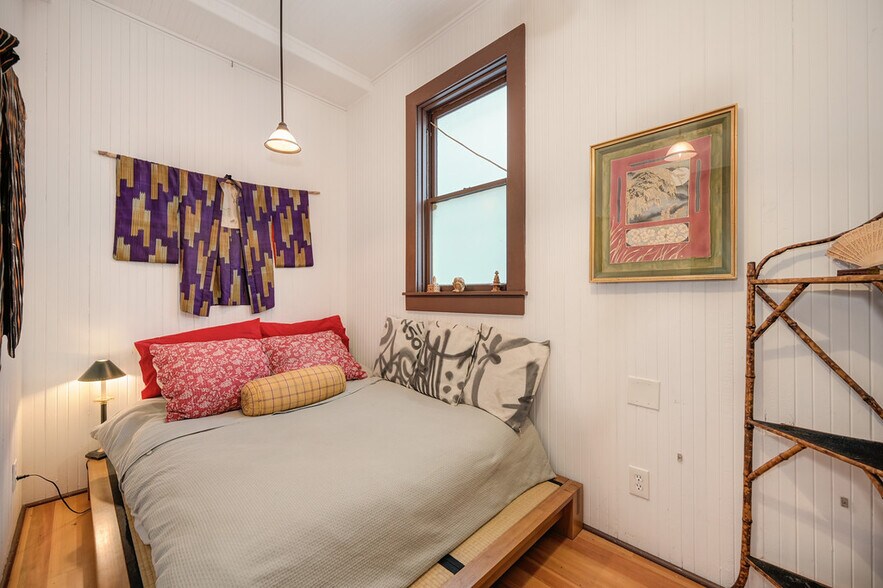 More Photos Of 1250 B St, Walnut Grove Showroom For Sale