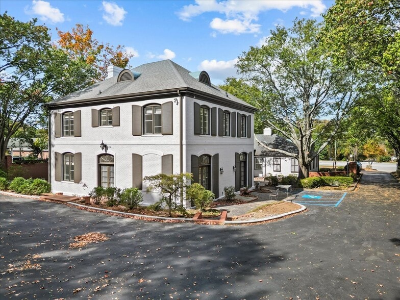 More Photos Of 711 W Wade Hampton Blvd, Greer Freestanding For Lease