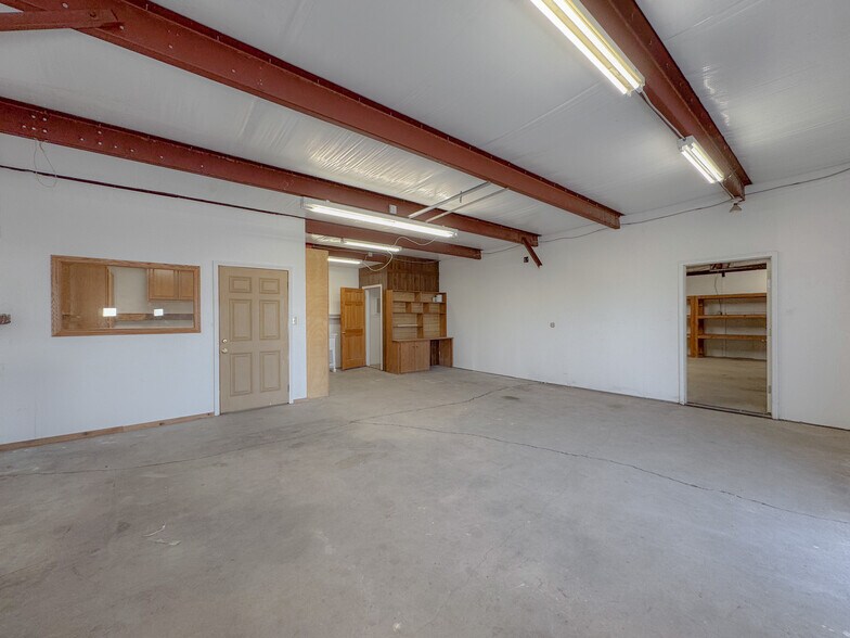 More Photos Of 210-212 N Pine St, Ponca City Light Distribution For Sale