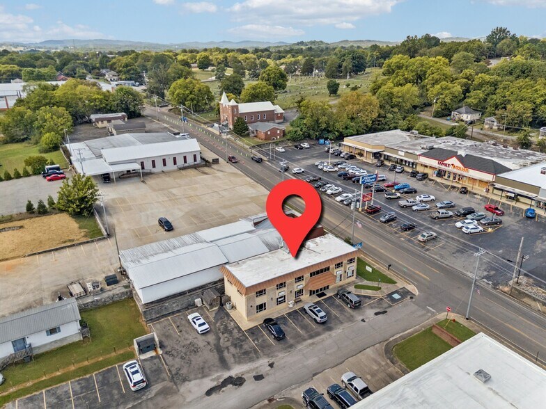 More Photos Of 506 College St W, Fayetteville Office For Sale