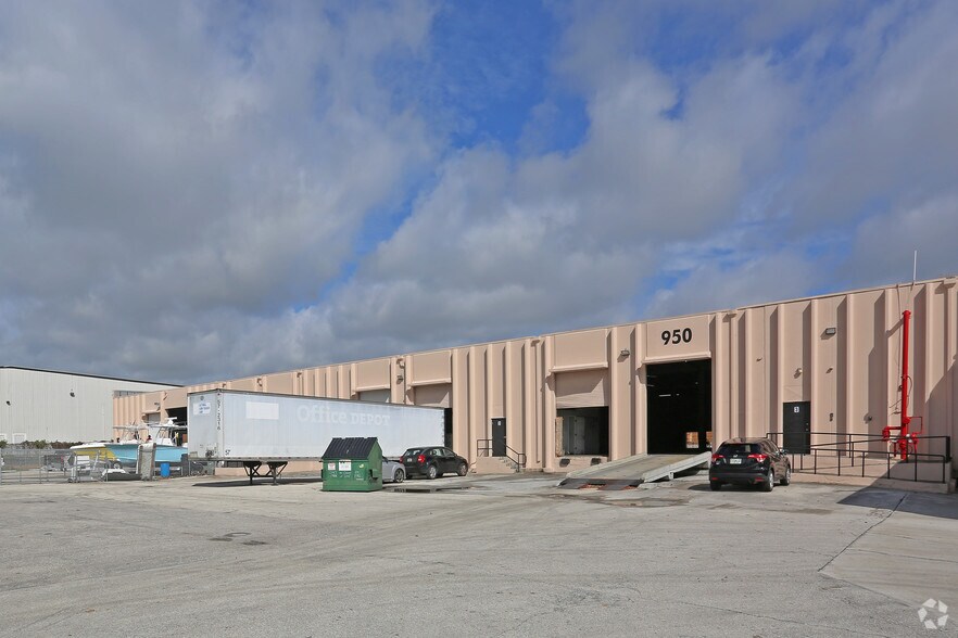 Primary Photo Of 950 W 13th St, Riviera Beach Warehouse For Lease