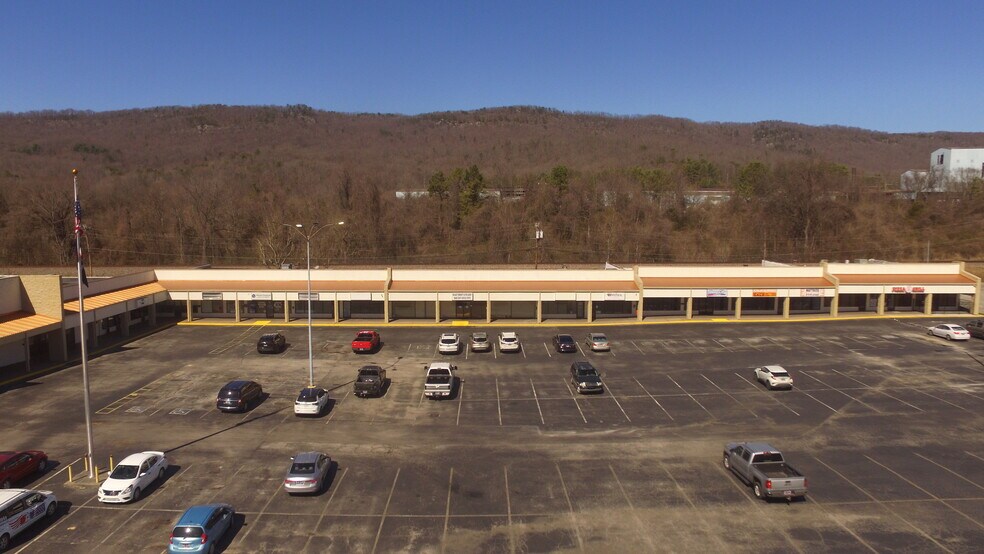 More Photos Of 2305 N Gateway Ave, Rockwood Unknown For Lease