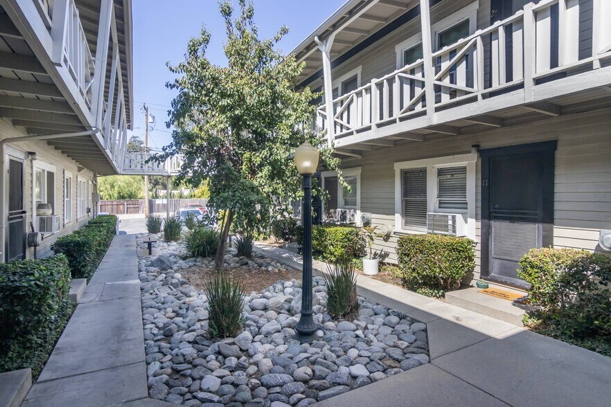 More Photos Of 1559 N Hill Ave, Pasadena Apartments For Sale