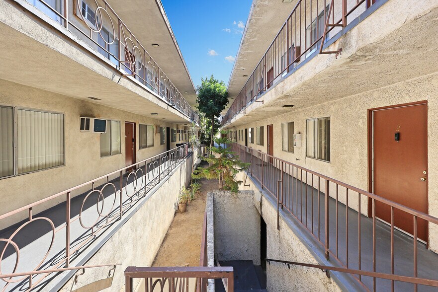 More Photos Of 332 Riverdale Dr, Glendale Apartments For Sale