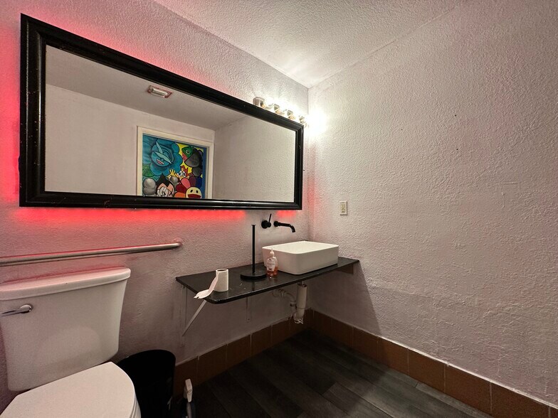 More Photos Of 111 S 21st Ave, Hollywood Office For Lease