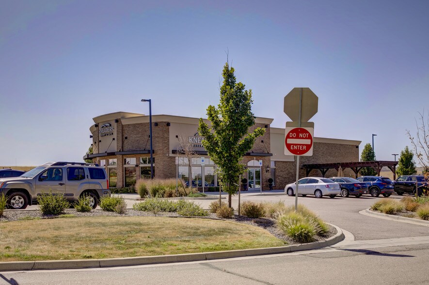 More Photos Of 9846 Zenith Meridian Dr, Englewood Restaurant For Lease