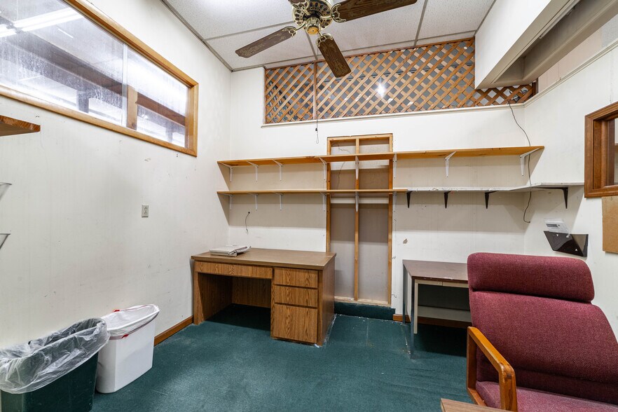 More Photos Of 500 W Reed St, Moberly Storefront For Sale