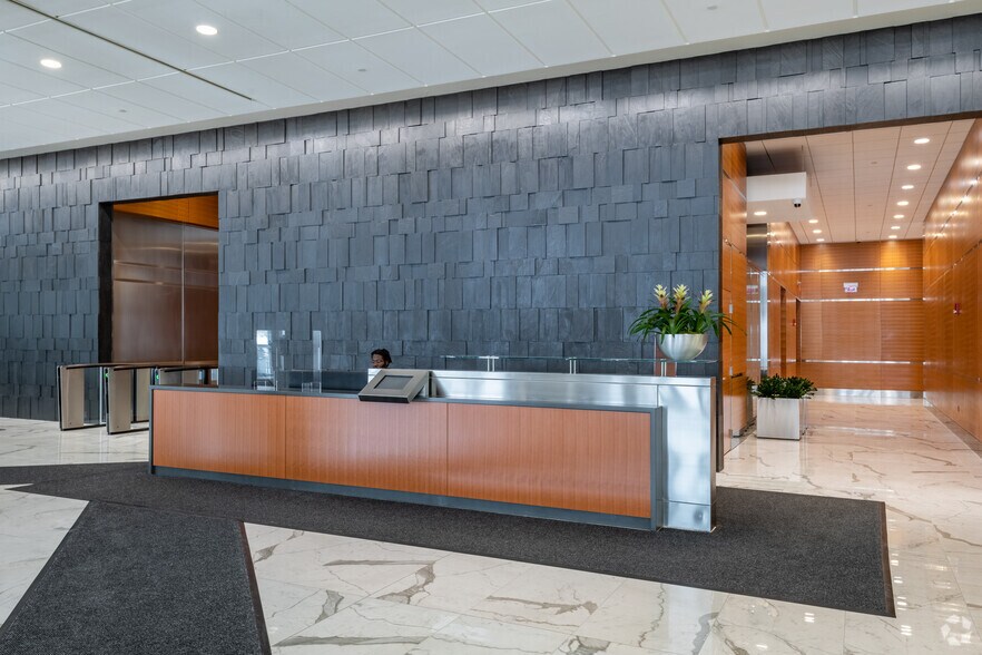 More Photos Of 875 E Wisconsin Ave, Milwaukee Office For Lease