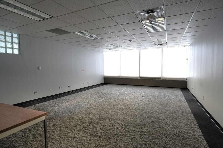More Photos Of 646 Chicago Rd, Chicago Heights Office For Lease