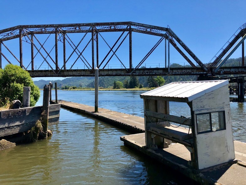 More Photos Of 6750 Or-126 Hwy, Florence Marina For Sale