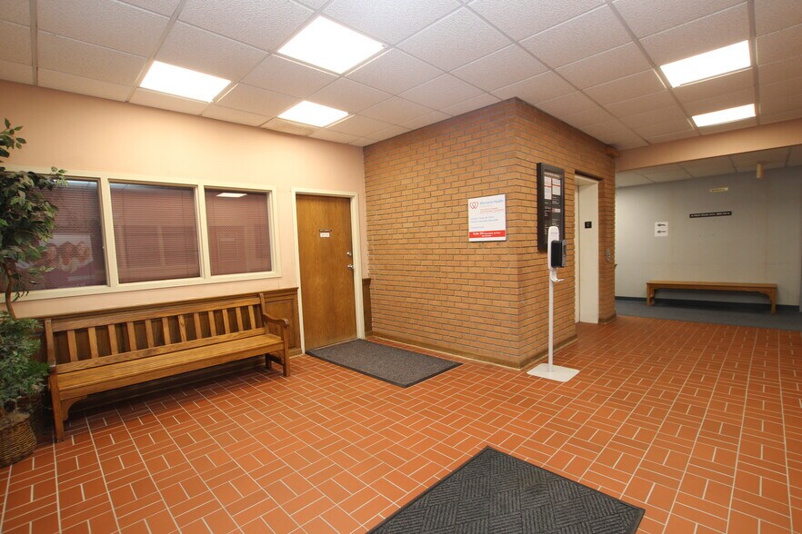 More Photos Of 60 Westwood Ave, Waterbury Medical For Lease