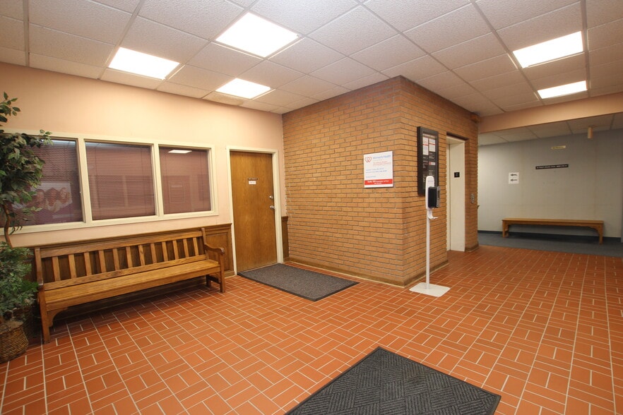 More Photos Of 60 Westwood Ave, Waterbury Medical For Sale