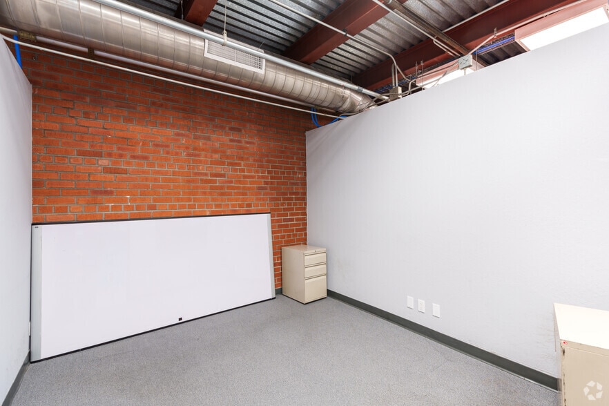 More Photos Of 520 3rd St, Oakland Unknown For Lease