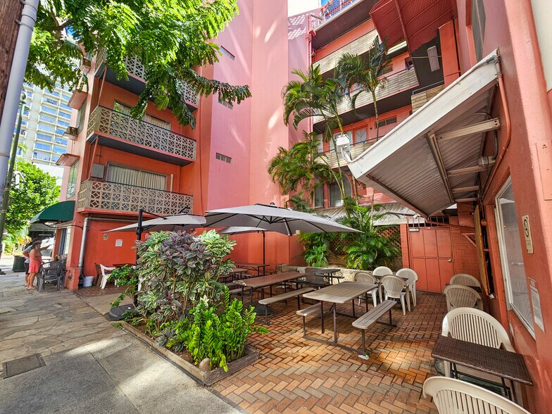 More Photos Of 151 Uluniu Ave, Honolulu Hotel For Lease