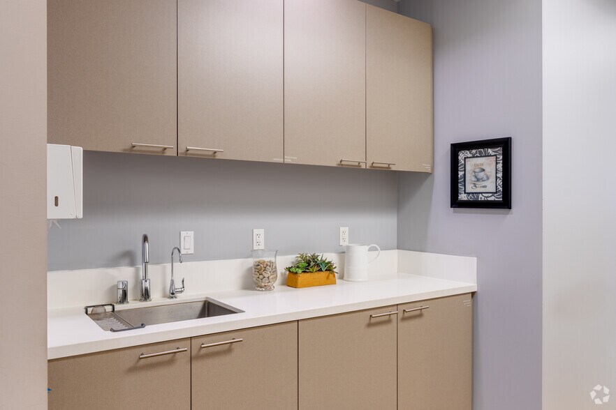 More Photos Of 800 W Chestnut Ave, Monrovia Office For Lease