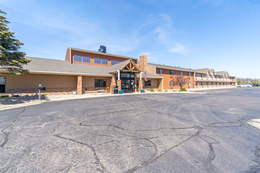 More Photos Of 4230 S Lewis Blvd, Sioux City Hotel For Sale