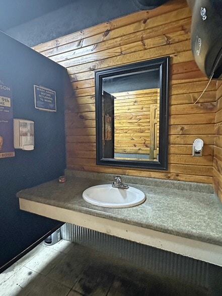 More Photos Of 219 S Main St, Fort Atkinson Bar For Sale