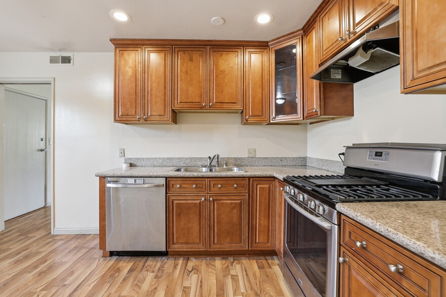 More Photos Of 3521 Ocean View Blvd, Glendale General Retail For Sale