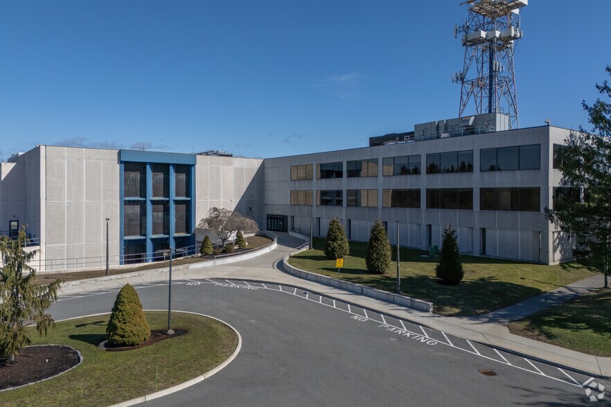 More Photos Of 200 Mill Rd, Fairhaven Medical For Lease