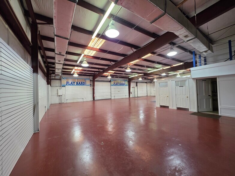 More Photos Of 29 Hunter Rd, Hilton Head Island Warehouse For Lease