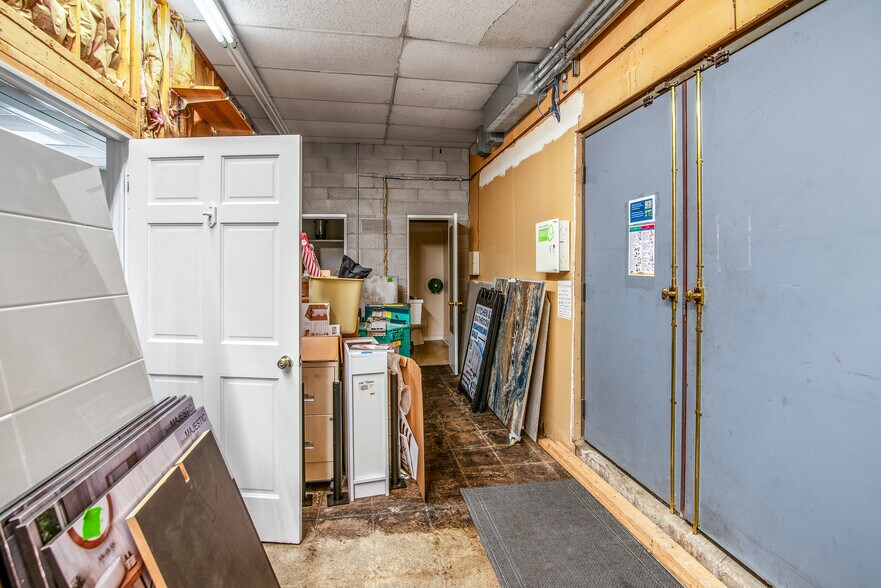 More Photos Of 100 N Talbot St, Saint Michaels Storefront For Sale