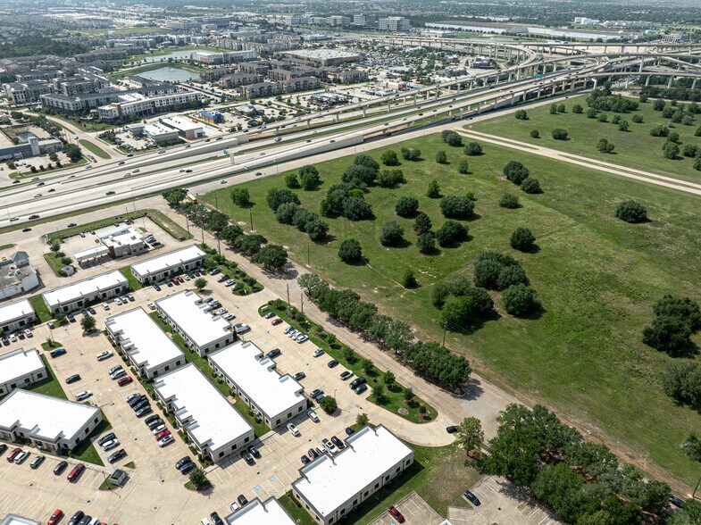 More Photos Of 633 E Fernhurst Dr, Katy Medical For Sale