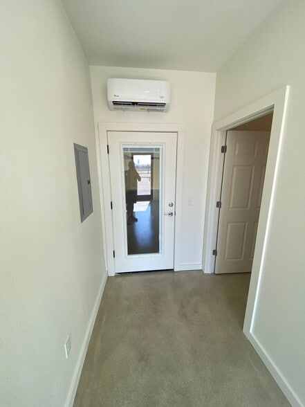 More Photos Of 2638 Business Loop 181 N, Floresville Flex For Lease