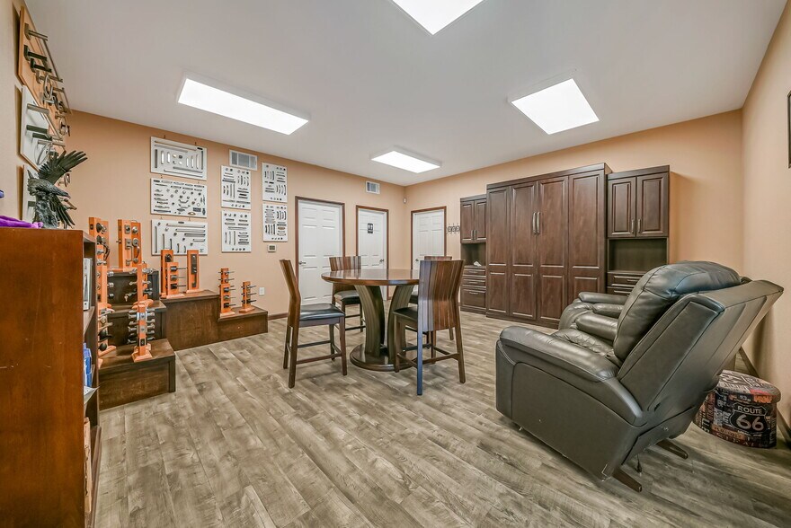 More Photos Of 7817 Hillmont St, Houston Flex For Lease