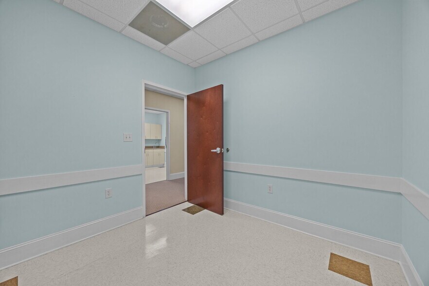 More Photos Of 2223 Hemby Ln, Greenville Medical For Sale