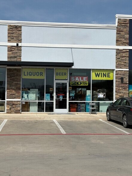 More Photos Of 1401 S US Highway 81-287, Decatur Storefront Retail Office For Lease