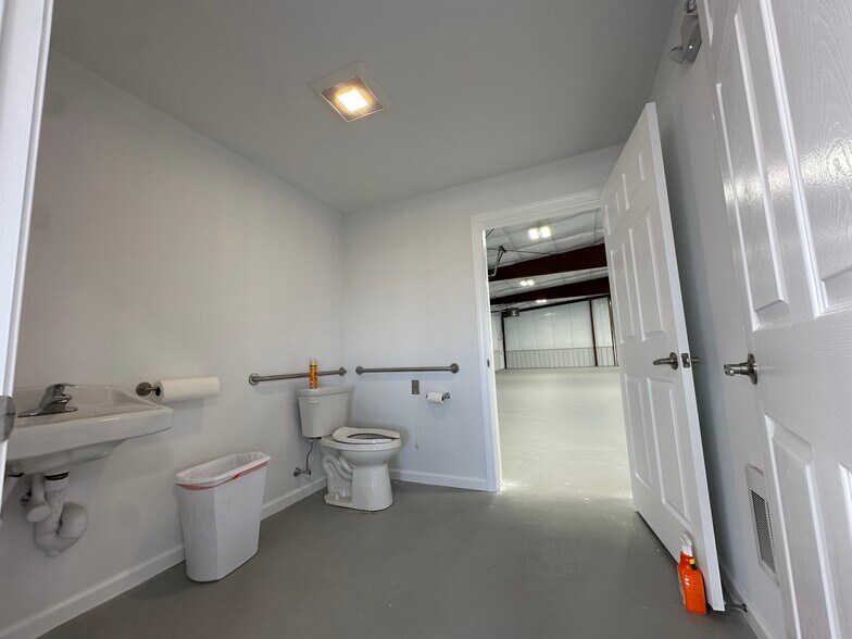 More Photos Of 230 Norwich Rd, Plainfield Industrial For Sale