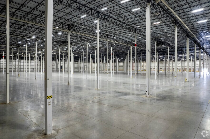 More Photos Of 4905 Moores Mill Rd, Huntsville Manufacturing For Lease