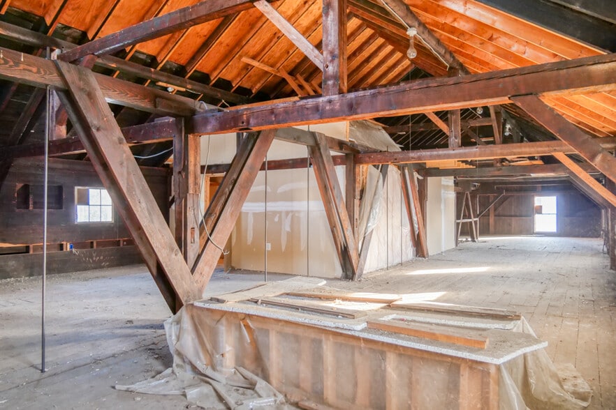 More Photos Of 6 Clinton Ave, Westfield Warehouse For Sale
