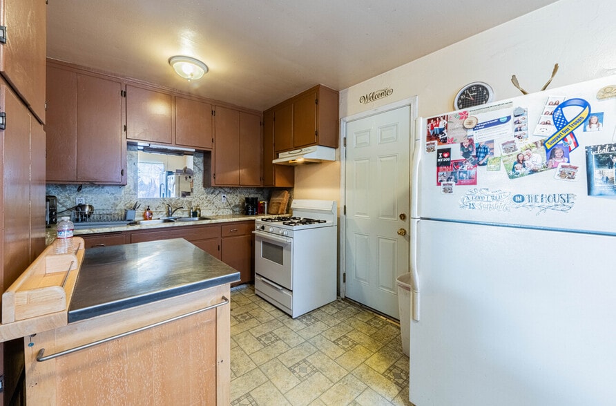 More Photos Of 10050 Reese Cir, Prunedale Warehouse For Sale