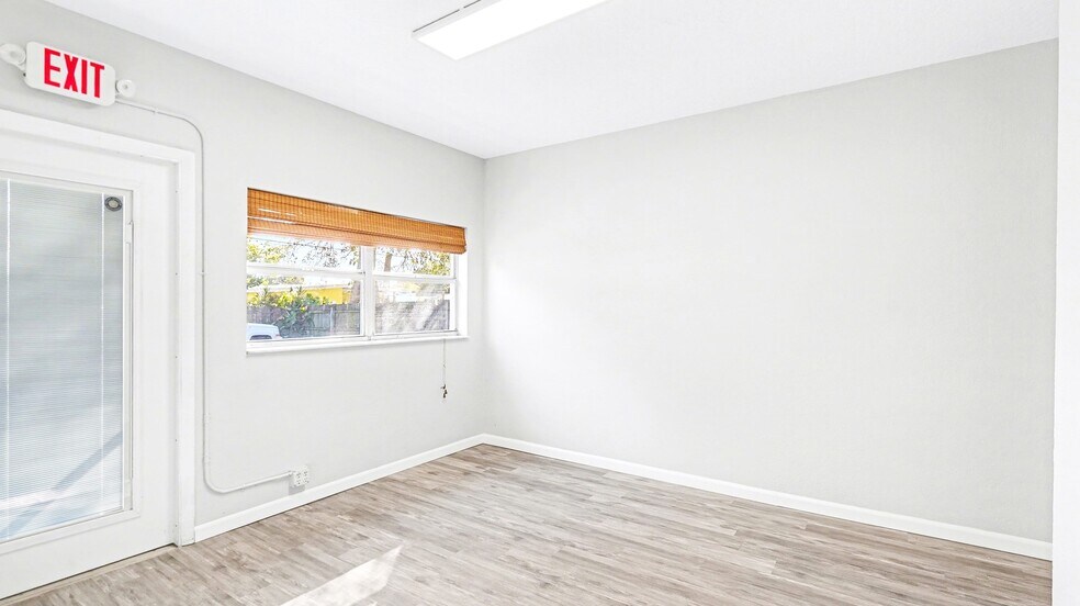 More Photos Of 1313 Croton Rd, Melbourne Office Residential For Lease