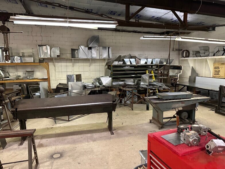 More Photos Of 546 W 5th St, Clare Flex For Sale