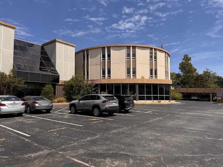 More Photos Of 2323 S Harvard Ave, Tulsa Hospital For Sale