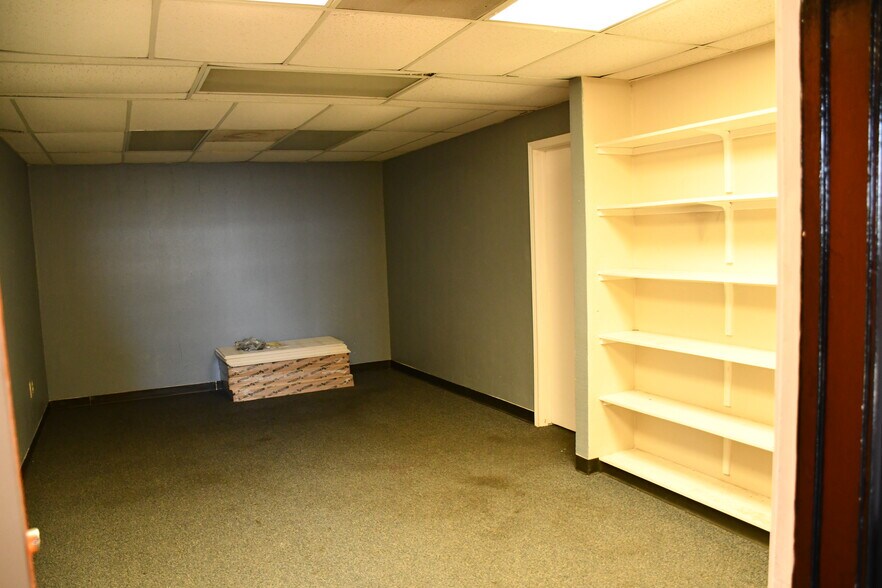 More Photos Of 124 Lombrano St, San Antonio Manufacturing For Lease