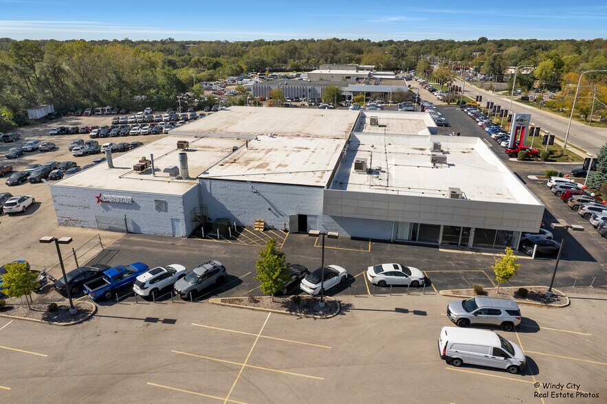 More Photos Of 945 E Chicago St, Elgin Auto Dealership For Sale