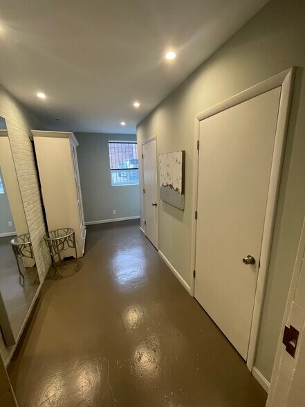 More Photos Of 12 W Madison St, Baltimore Office For Lease