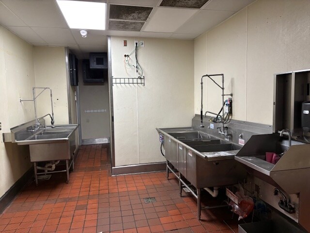 More Photos Of 1266 Canton Rd, Akron Fast Food For Lease