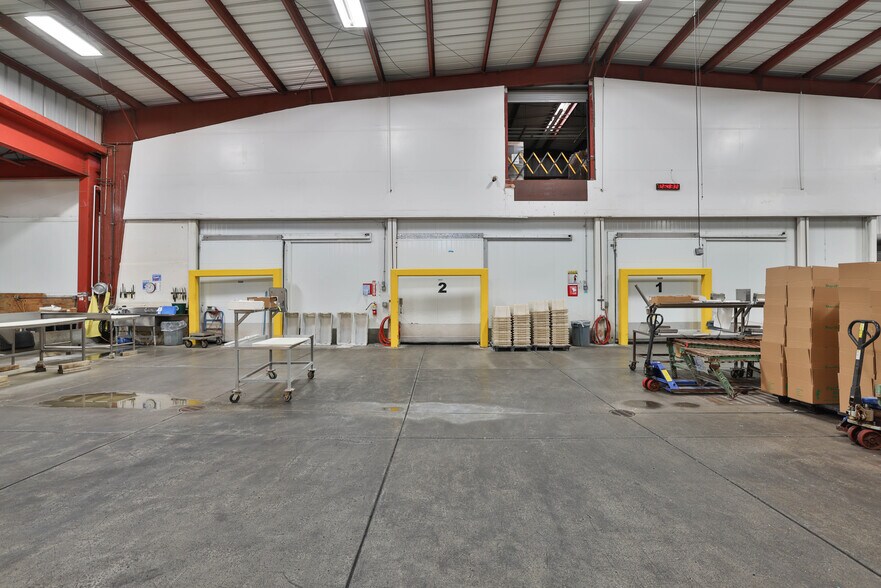 More Photos Of 800 Salinas Rd, San Juan Bautista Distribution For Lease