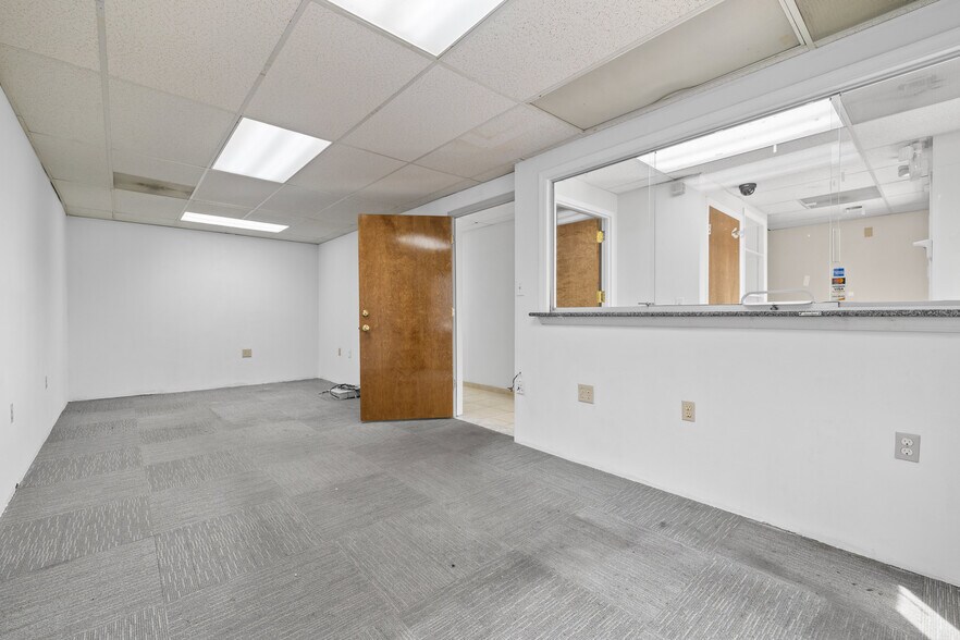 More Photos Of 5875-5881 Allentown Rd, Suitland Office For Sale