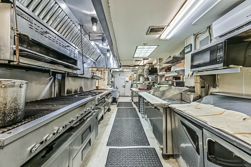 More Photos Of 628 14th St, Galveston General Retail For Sale