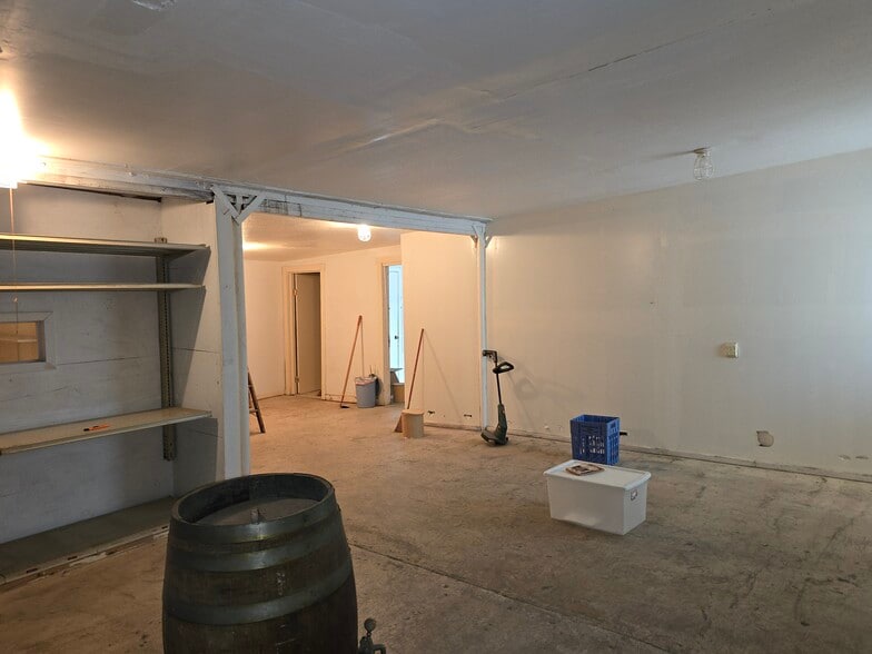 More Photos Of 10000 McCullough Ave, San Antonio Distribution For Sale
