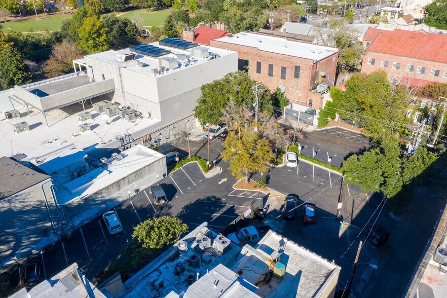 More Photos Of 145 Calhoun St, Charleston Storefront For Lease